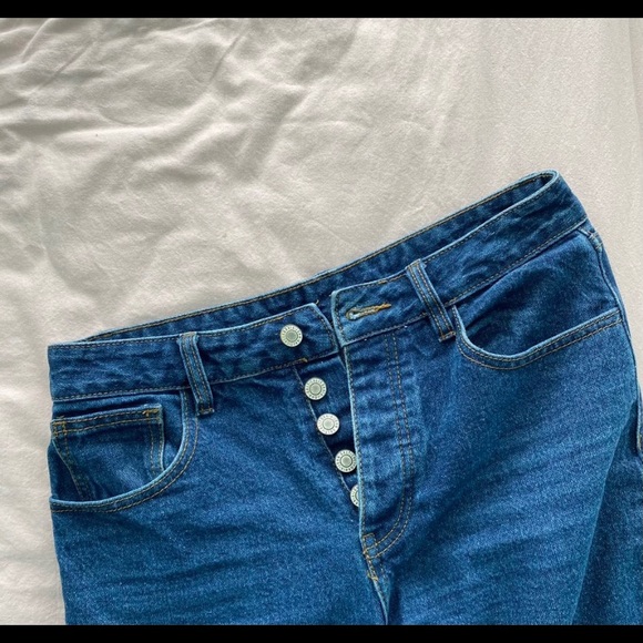 Brandy Melville dark wash raw edge straight jeans size 28 - Picture 4 of 4